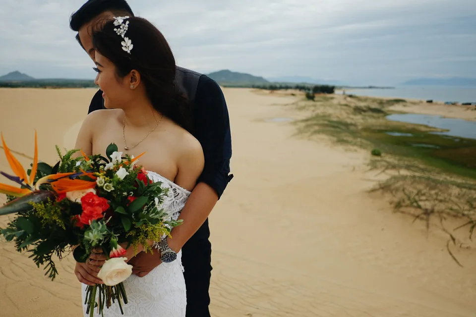 Cô dâu chú rể giữa thiên nhiên Đà Lạt — bộ ảnh do Hoàng Dũng Studio chụp